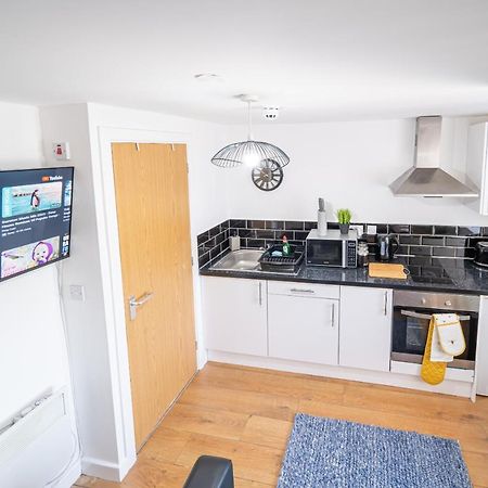 Bv Kirkstall Central 1 Bedroom Apt Free Private Parking Leeds  Esterno foto